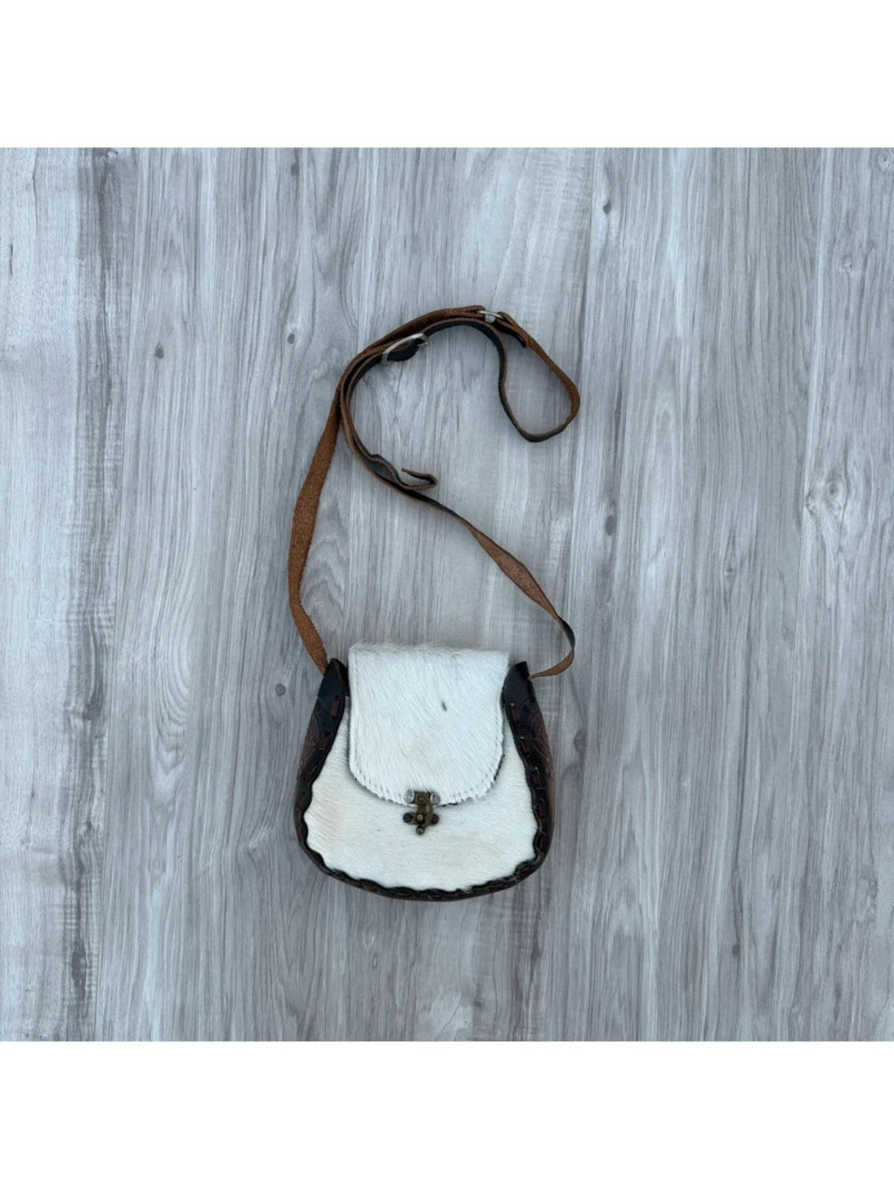 Western-style crossbody bag